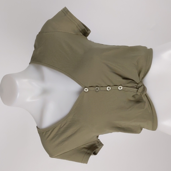 Valleygirl Top Size Med Khaki Green Short Sleeve Crop Ribbed Button Tie-up NEW - Picture 2 of 14